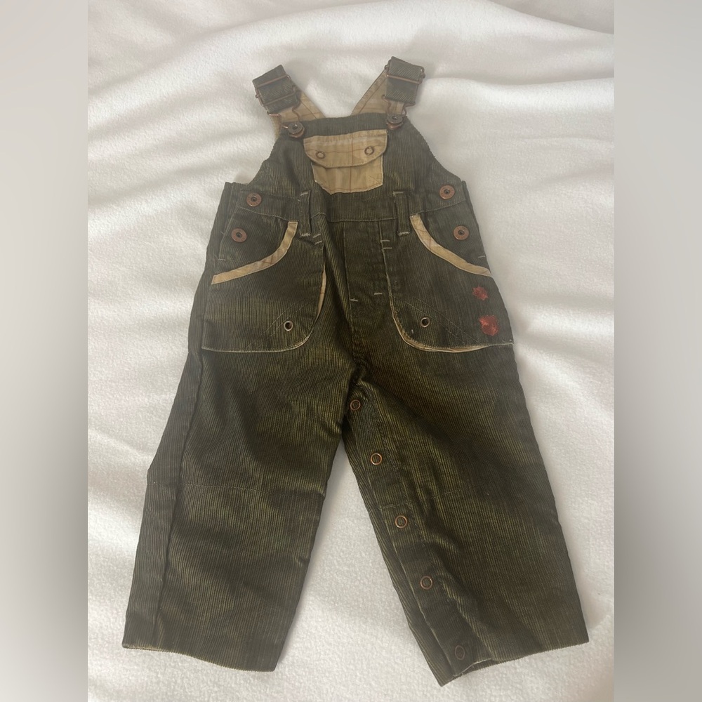 Guess jeans overalls size 3/6 months. In excellent preowned condition!